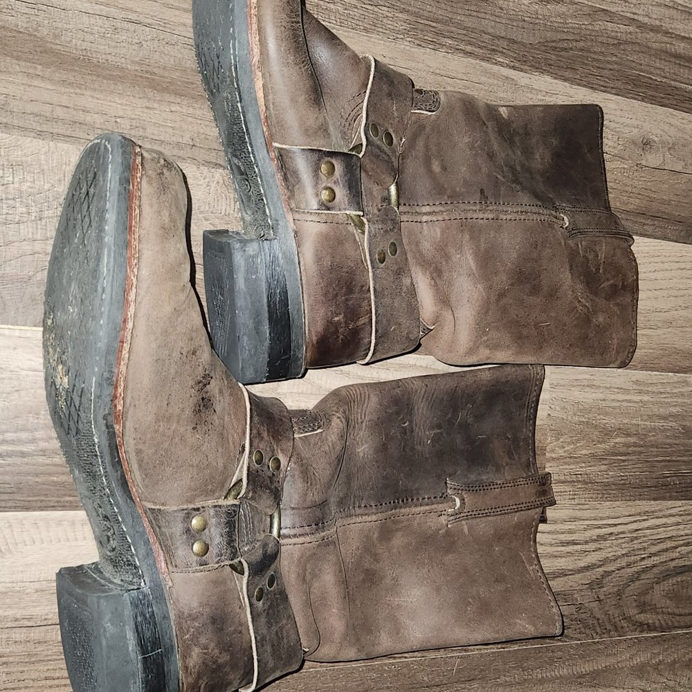 9m. Frye boots.  Great condition